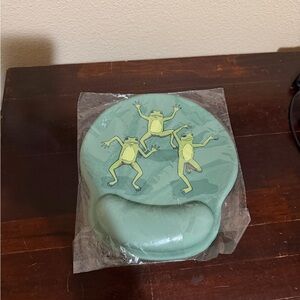 Stylish Frog Themed Mouse Pad With Wrist Rest NWT